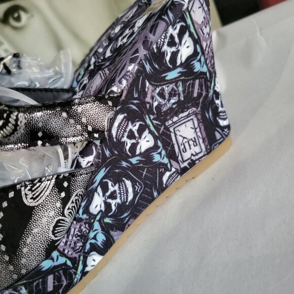 NWT PRINTED SKULL AND BUTTERFLY WEDGES SIZE 9 - Picture 8 of 10